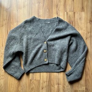 Loose-fitting cropped cardigan